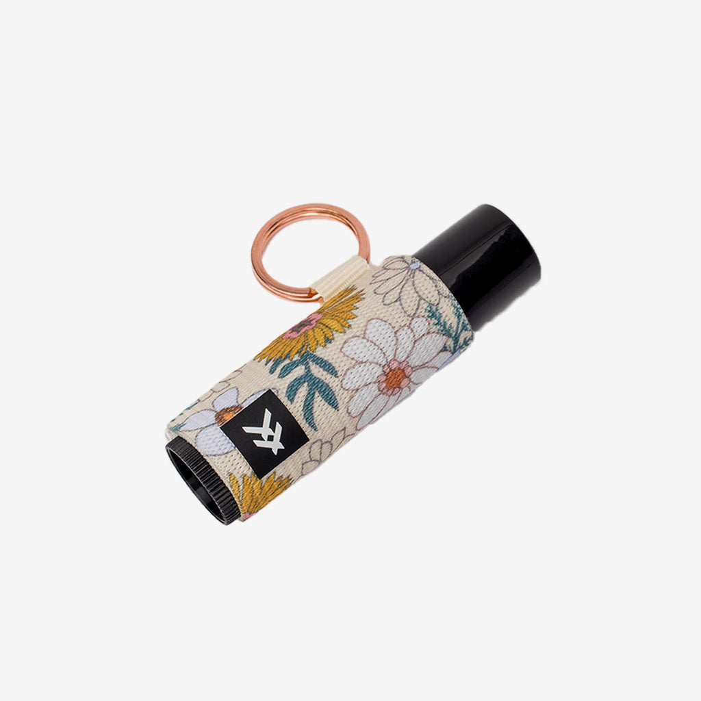 Thread Patterned Lip Balm Holder